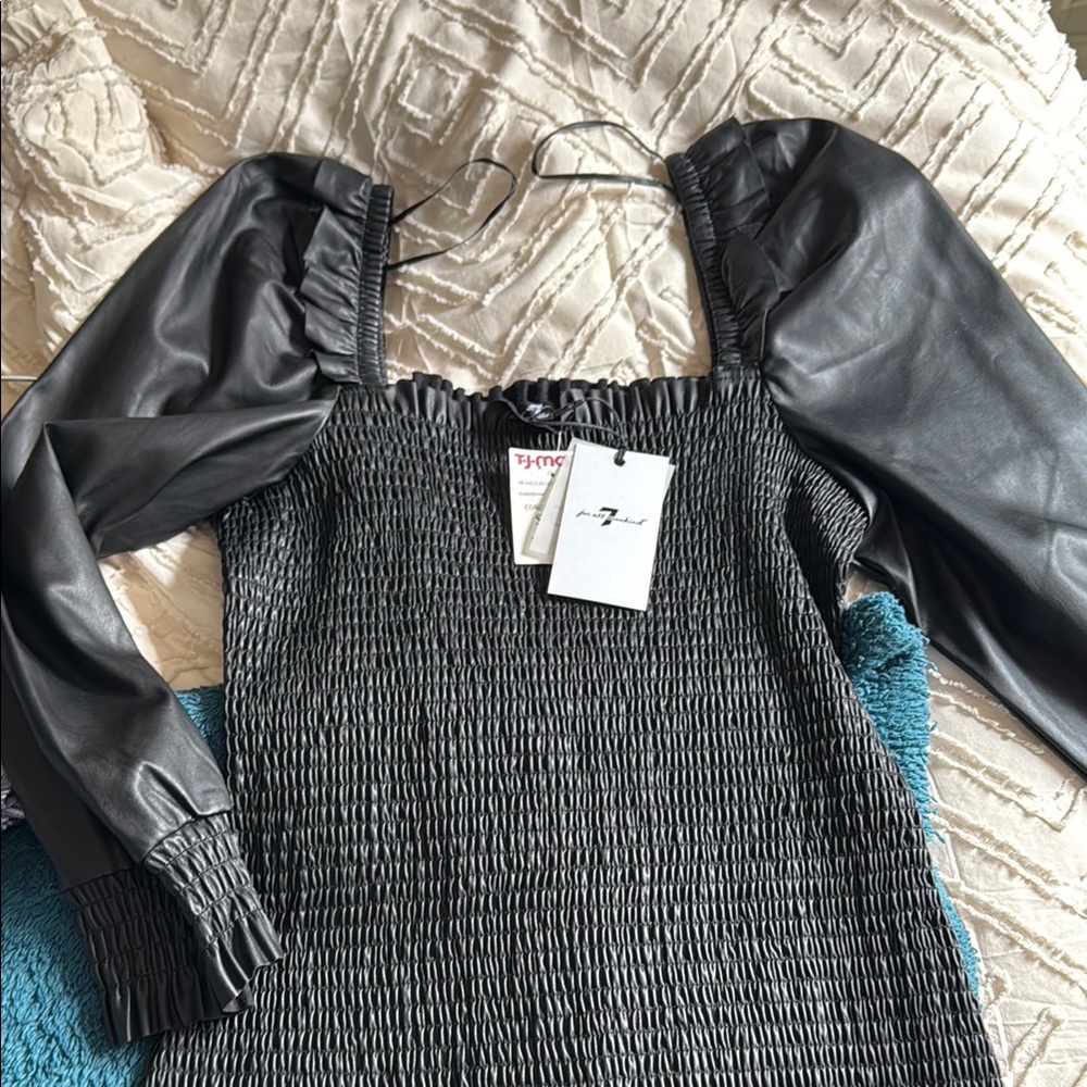 Elegant Black Dress w/Puff Sleeves